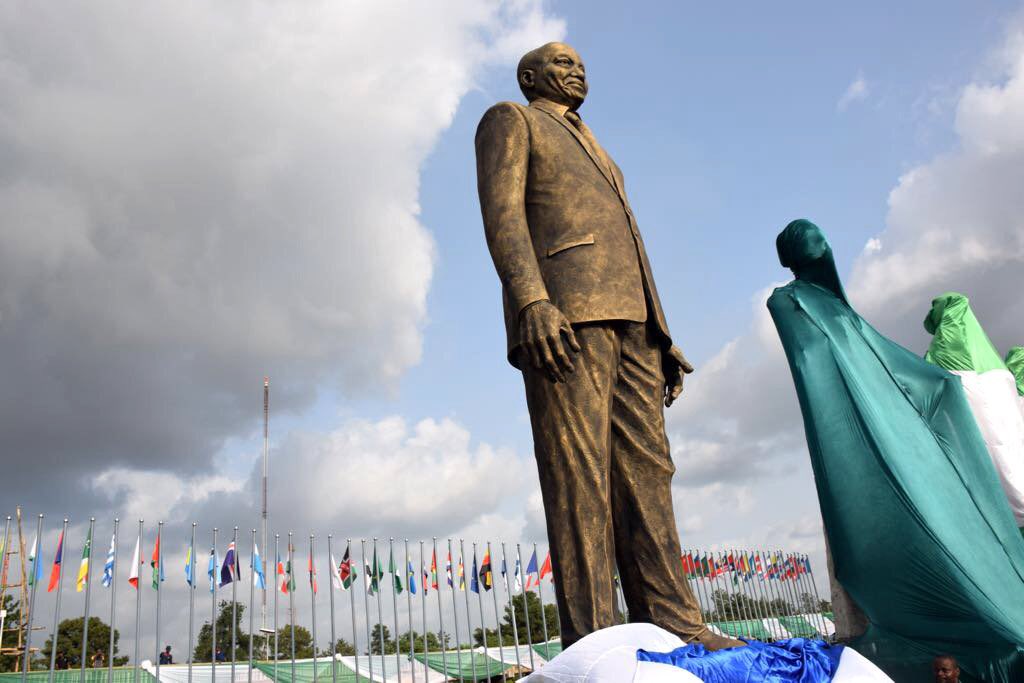 ImoFactsZone's tweet photo. In Imo State, Nigeria, a statue and a road was dedicated to former South African President Jacob Zuma. He was also honored with the Imo Merit Award by former Governor Rochas Okorocha. https://t.co/AY2qQh6QjZ