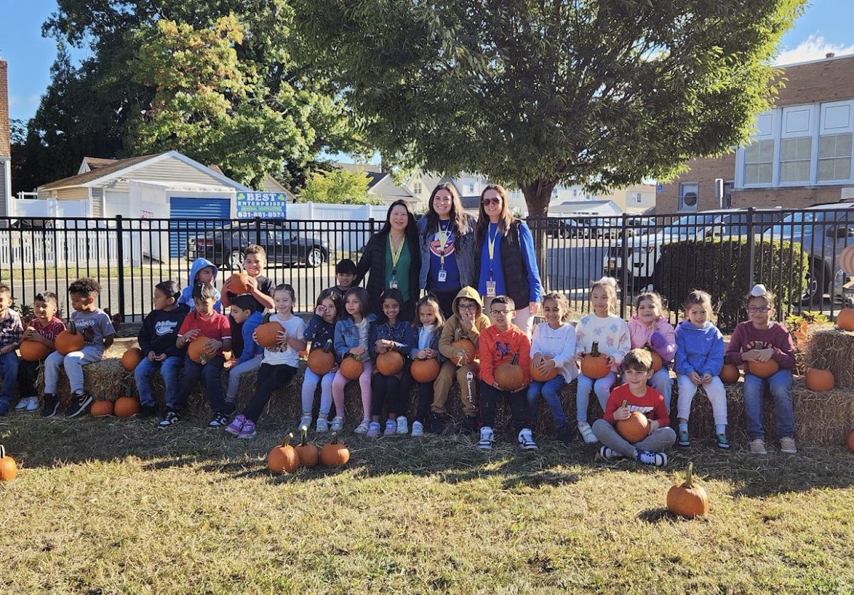 We 🧡 the 🎃 patch! 

Thank you PTA! <a href="/PtaPolk/">Polk St PTA Franklin Square</a>