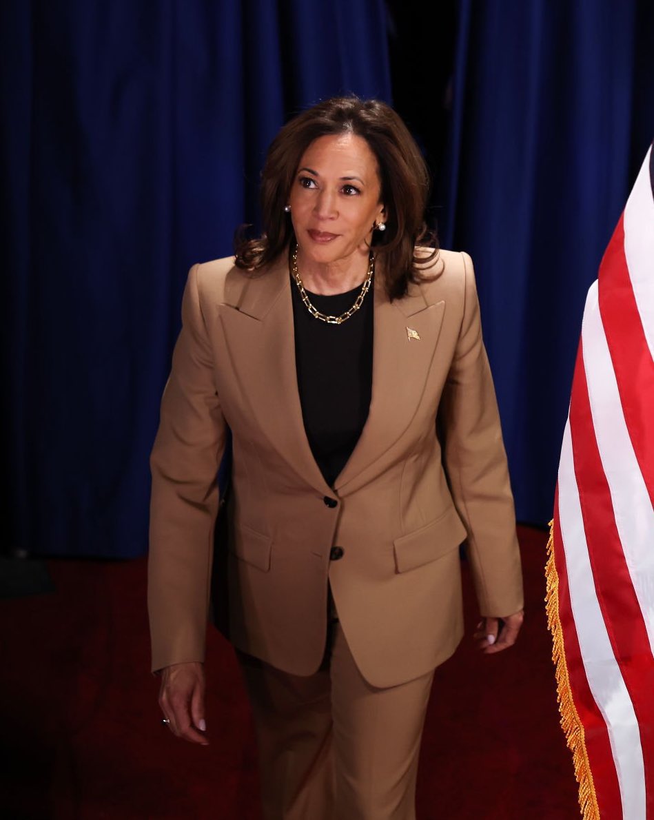 Protect Kamala Harris ✊ tweet media