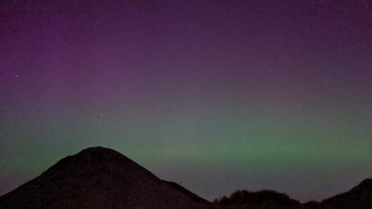 ZZaloudek's tweet photo. Aurora just north of Champaign! Faint but also visible to naked eye! https://t.co/TdbAK50fuh