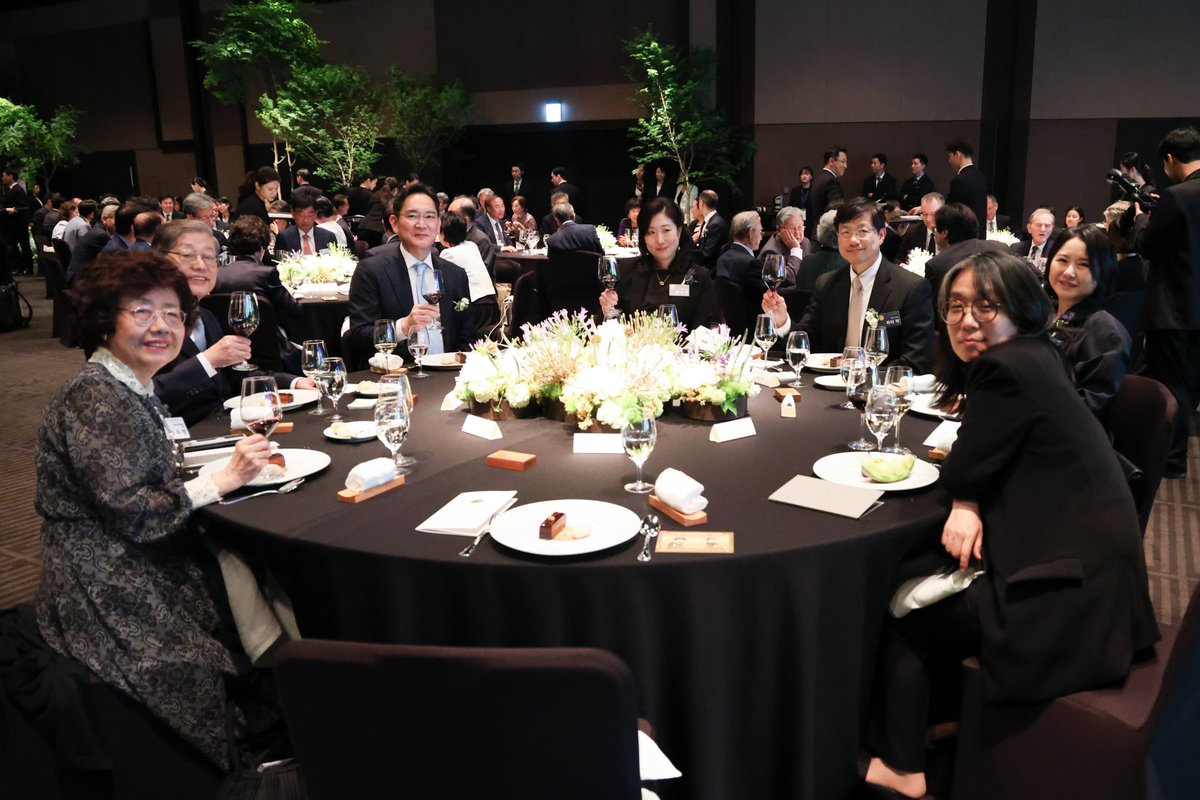 How wonderful to see a South Korean win the big prize!  I was incredibly lucky to have had some time to speak to her throughout the Ho-Am ceremony day in Seoul this past June - she was unassuming and pensive, and gave me some tips about the Korean language!
