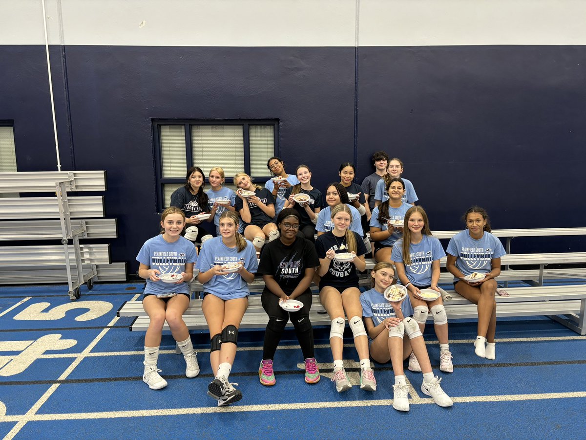 Plainfield South Freshman girls Volleyball with another tremendous performance tonight against Plainfield East🏐🔥! The bar is set high now at PSHS! **Freshman A(6-1) in conference**