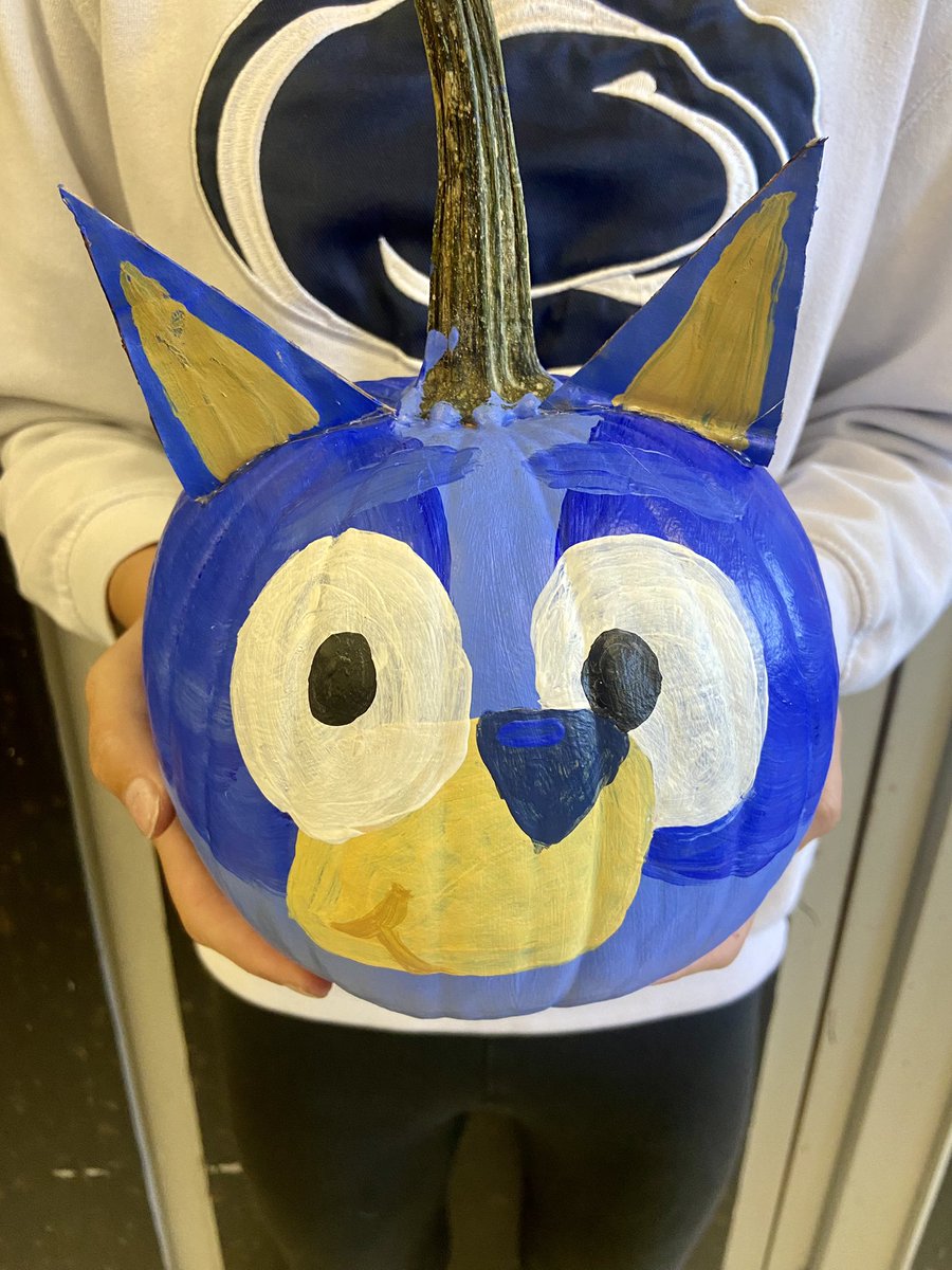 NATarteducator's tweet photo. The great pumpkin painting challenge is complete. Check out these beautiful works of art displayed by the library! #bamsartroom #bellefonte #pumpkinseason #middlelevelmatters @bellefonte.schools https://t.co/IjjWp73bYf