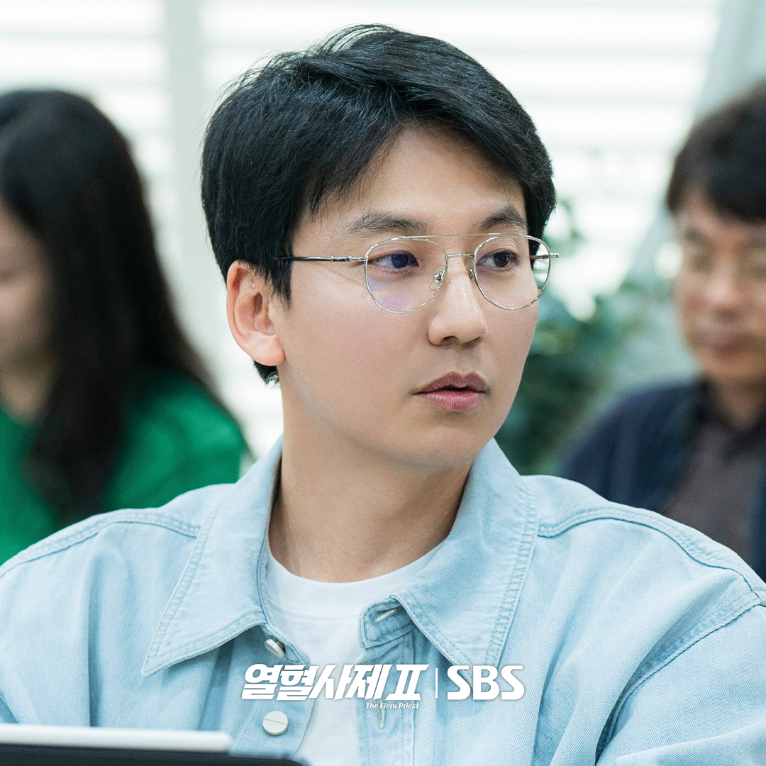 SBSNOW's tweet photo. 더욱 케미 가득할 new열혈즈의 탄생❤
‘열혈사제2’ 대본 리딩 현장 공개🔥

SBS 새 금토드라마 <열혈사제2>
☞ 11월 8일 [금] 밤 10시 첫 방송

#SBS새금토드라마 #열혈사제2
#TheFieryPriest2
#열혈사제2스틸 #스틸
#김남길 #김성균 #이하늬
#성준 #서현우 #김형서 https://t.co/5LYX0AsRQ3