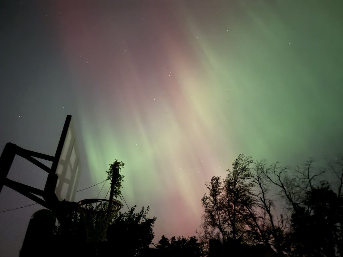 ando209's tweet image. Northern lights are out tonight in Harmony, MN.  So many red with the naked eye!   #mnwx #northernlights
