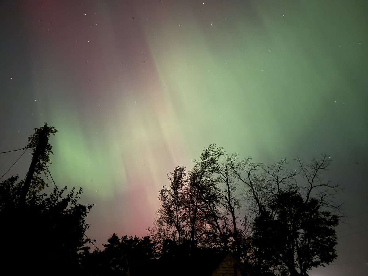 ando209's tweet image. Northern lights are out tonight in Harmony, MN.  So many red with the naked eye!   #mnwx #northernlights