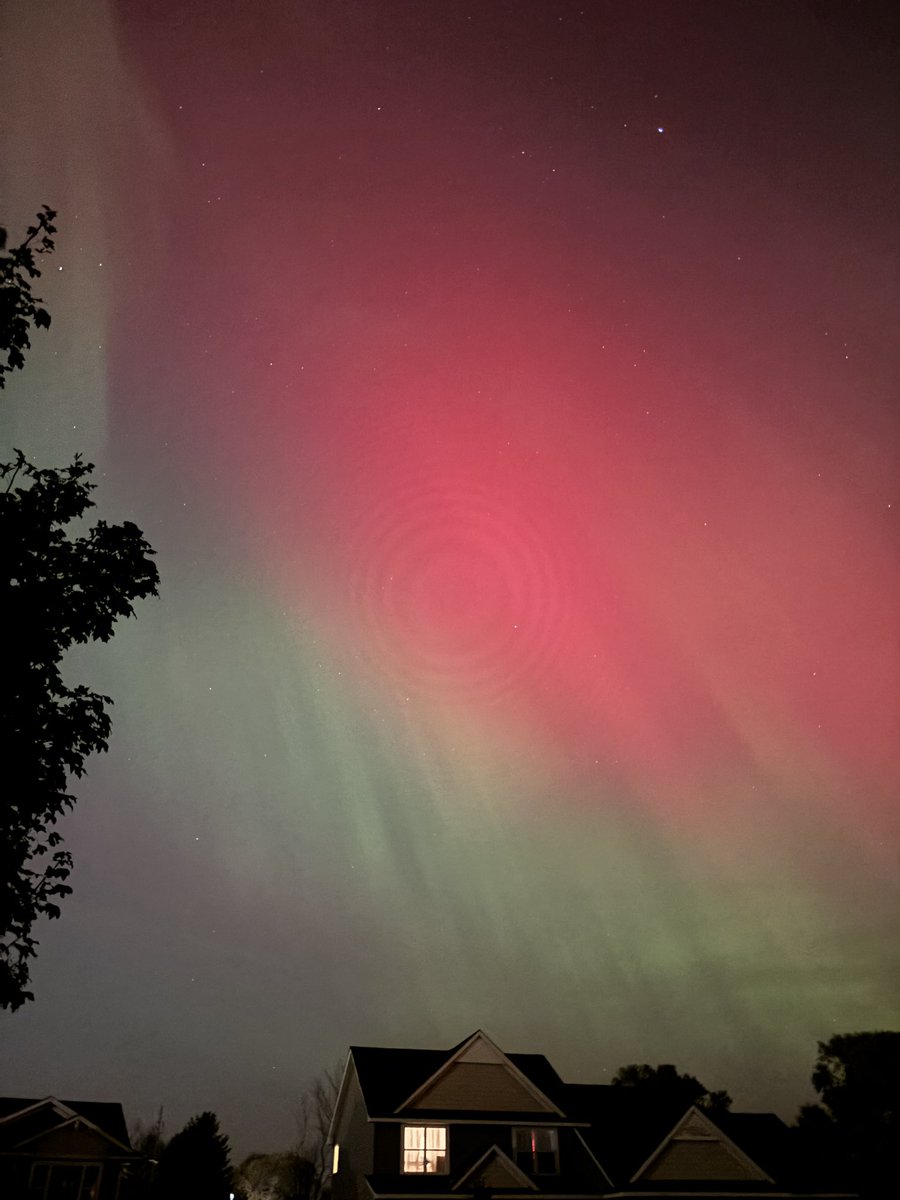 dazymaes's tweet photo. Northern Light show tonight! https://t.co/41bmr0iUqZ