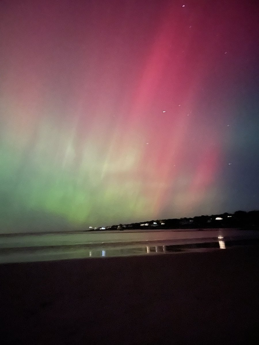 Jbukow2's tweet image. Insane northern lights in Gloucester MA better than the May event @ericfisher @Eweather13