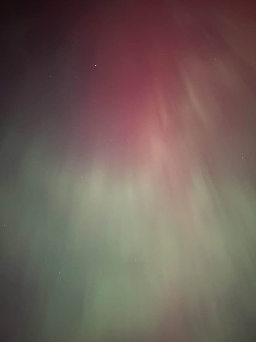 awesomepoolguy's tweet photo. Looking straight up in Lakeville MN.  @NWSTwinCities https://t.co/1Lk0DOrcdo