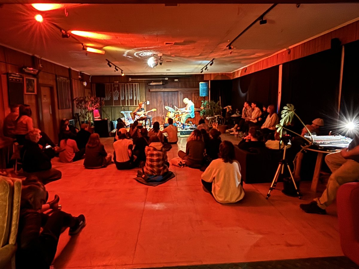 InLoveWithAView's tweet photo. No idea who the support band was but 40mins of decent #InstumentalDream #supportthesupport https://t.co/E7xzIBxS6W
