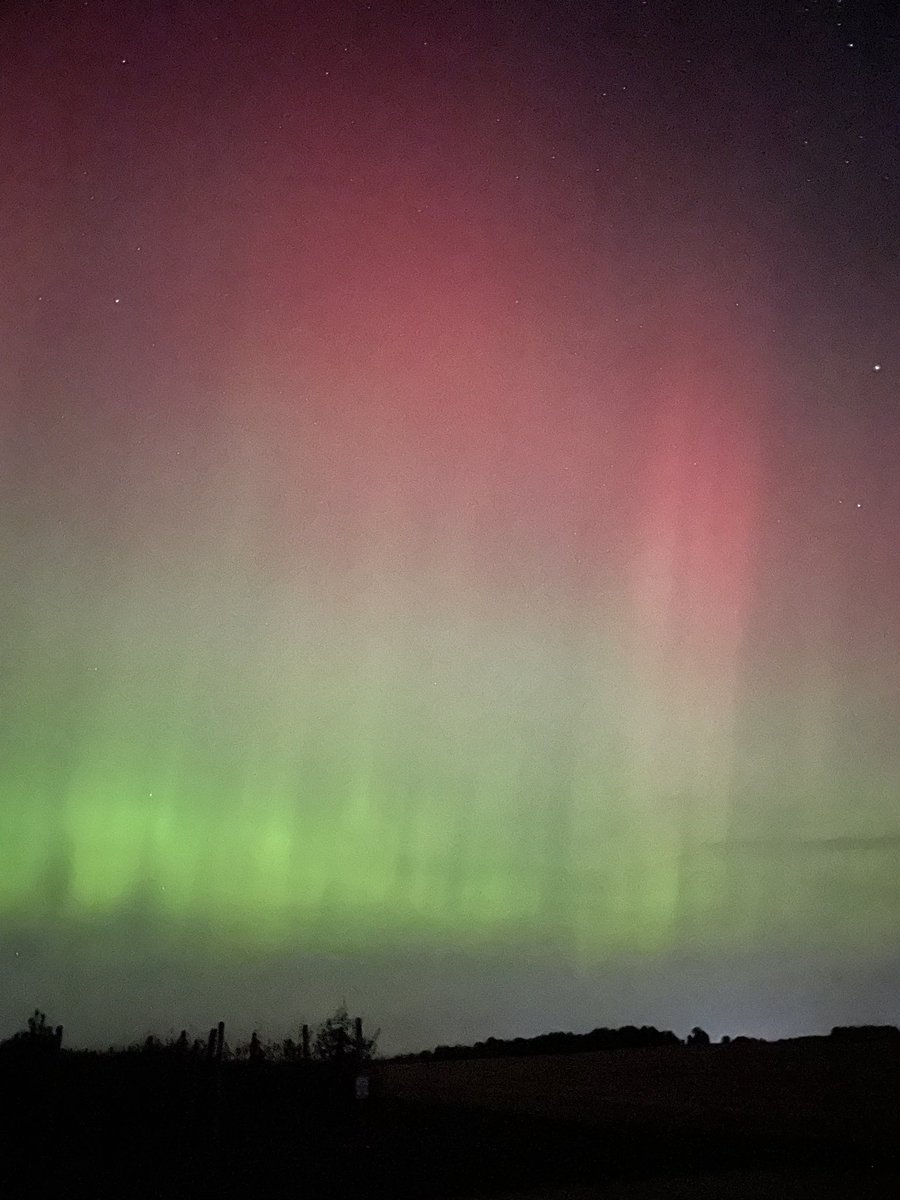 ThingsElizabeth's tweet photo. Tonight’s aurora from the apple orchards a few miles north of Grand Rapids.  I saw several cars pulled over along the road on hilltops and some found the same little orchard lot I did. 

I think it is so heartening, how much we still crave wonder and beauty. https://t.co/3atf8lmZ2L