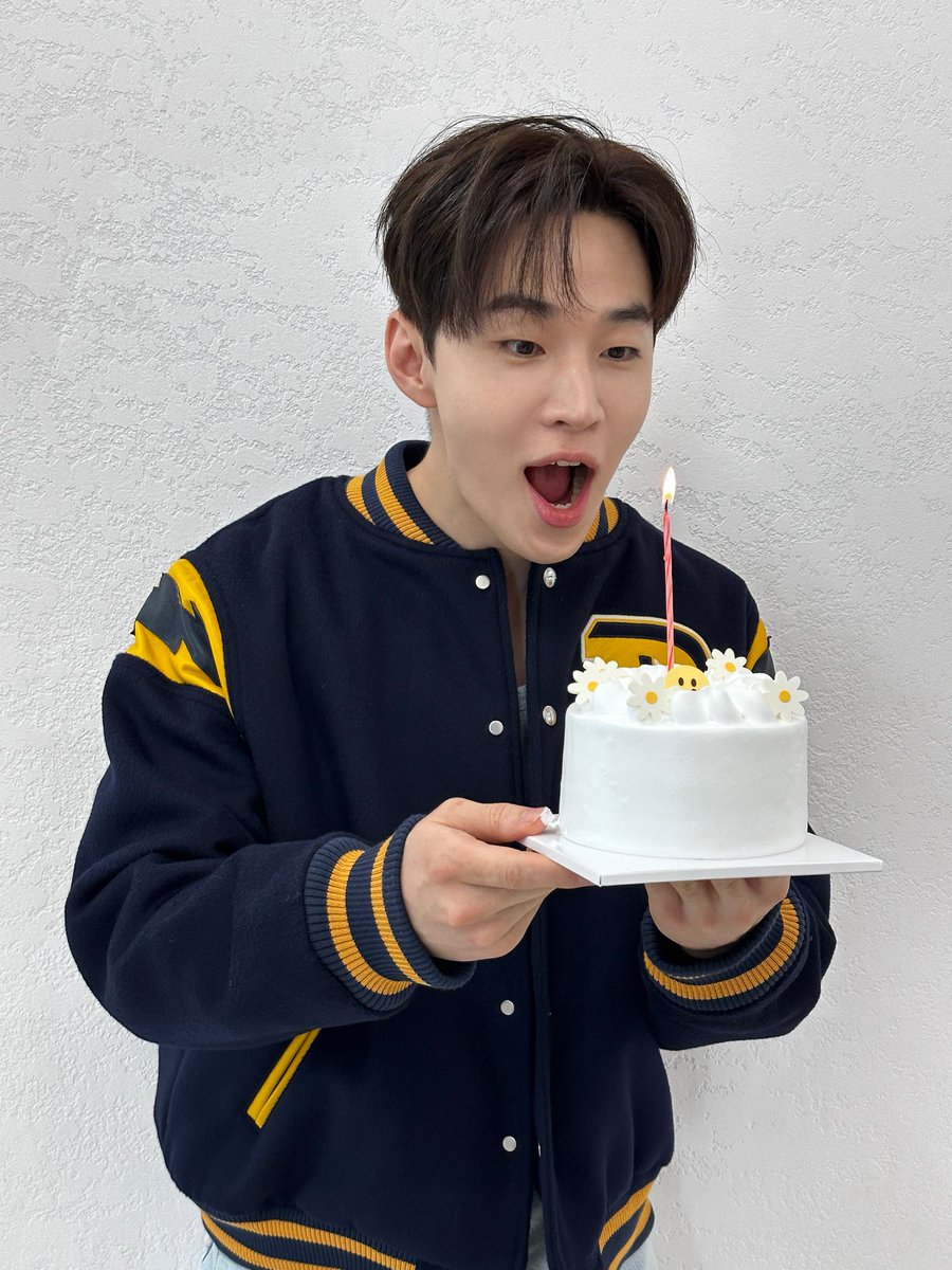 MONSTERGRP's tweet image. HAPPY HENRY DAY!!!
Feeling blessed by all the love, wishes, and gifts! Thank you for always staying by my side and being so supportive❤️truly grateful to have all of you year after year