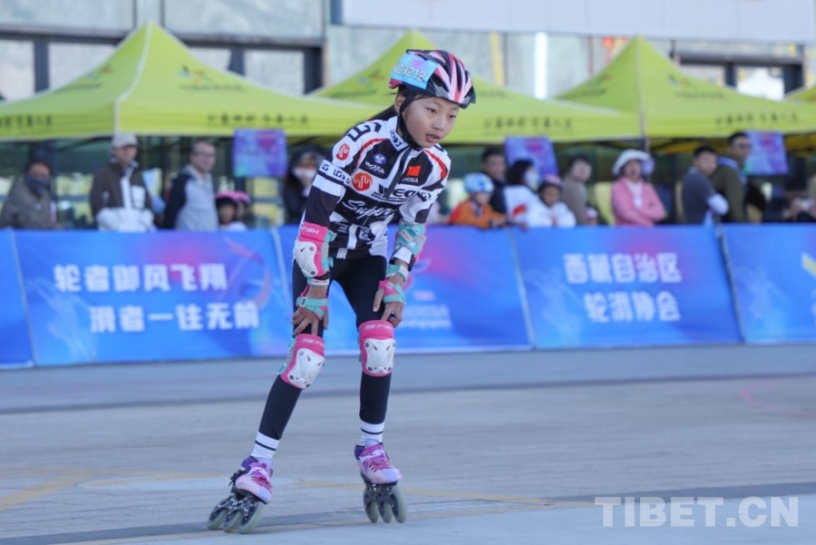 KangbaTV's tweet photo. On October 6, 2024, #Lhasa Roller #Skating Competition 2024 started. More than 130 #athletes from Lhasa's #schools and roller skating clubs took part in the #competition. #Xizang #sport https://t.co/NOQ2vxzPJb