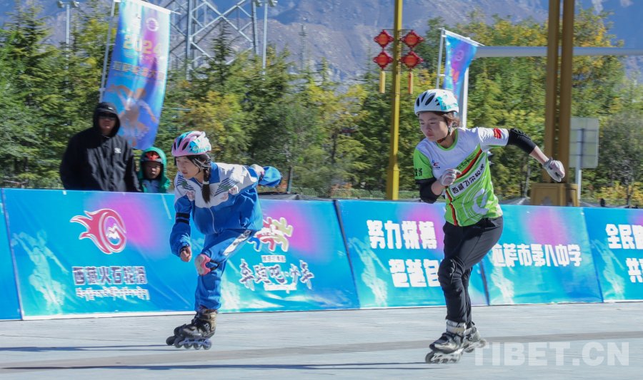KangbaTV's tweet photo. On October 6, 2024, #Lhasa Roller #Skating Competition 2024 started. More than 130 #athletes from Lhasa's #schools and roller skating clubs took part in the #competition. #Xizang #sport https://t.co/NOQ2vxzPJb