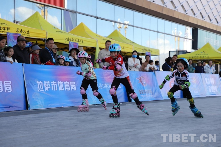 KangbaTV's tweet photo. On October 6, 2024, #Lhasa Roller #Skating Competition 2024 started. More than 130 #athletes from Lhasa's #schools and roller skating clubs took part in the #competition. #Xizang #sport https://t.co/NOQ2vxzPJb