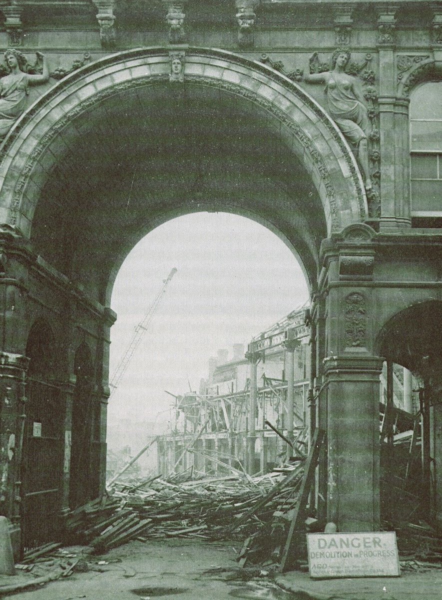 #PhotoFriday This week it’s the demolition of the main entrance to the Old Smithfield Fruit and Veg market. The occupiers of the market moved to the new St. Martins market in 1957/8. Ref: City of Birmingham Markets Handbook, BCOL 44 <a href="/LibraryofBham/">LibraryofBirmingham</a> @Brumpics
