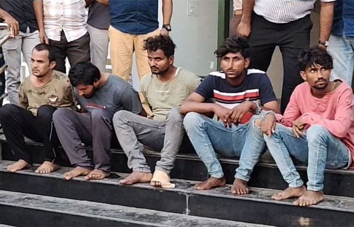 Nikhilsingh21_'s tweet photo. Qaum jante ho kya hai ? 

- Munna Abbas Banjara, Aftab, Shahrukh, Ajmal &amp; Saif gangraped a 16 yr old girl when she was going to play Garba. 

We Demand Death Penalty Against Rapists 🙏 #Gujarat https://t.co/fmbzWasNCH