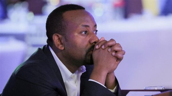 اعمل ايه انا دلوقتي بأم السد ده
اسرائيل لبستنى فى رئيس مصرى ذكاءه تخطى 200 سنة قدام، السيسى عمل عليا حصار من كل الاتجاهات وكمان خطف إريتريا من حضنى وبقت حليفته وشكل تحالف مصرى صومالى اريترى عسكرى ضدى ومنعنى من دخول البحر ومن احتلال الصومال وحاصر السد
ولحد دلوقتي مضربش رصاصه واحدة