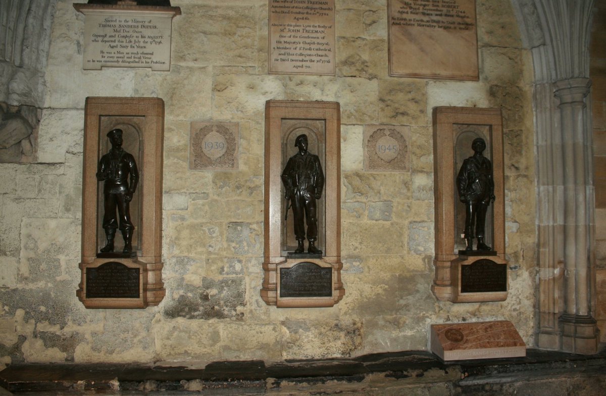 1/2
A conversation began yesterday about the fact there's no LRDG badge on the graves of its fallen personnel.
When in 1948 a memorial was unveiled in Westminster Abbey commemorating the Submarine Service, Commandos, Airborne Forces &amp; Special Air Service, the LRDG was overlooked.