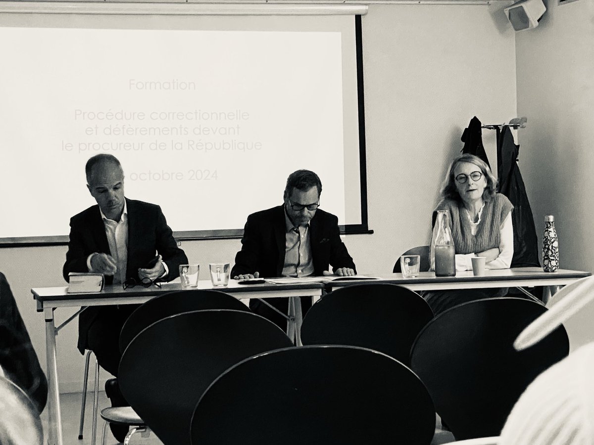 Formation à la maison de l’avocat sur les deferements correctionnels avec :

👉 Me Rouiller (⁦<a href="/ConfluencesP/">Confluences Pénales</a>⁩), avocat spécialiste en droit pénal

👉 M. Ascensi ⁦(<a href="/lionelascensi/">Lionel Ascensi</a>⁩), 1er VP en charge du pôle pénal au ⁦<a href="/TjAngers/">TJ ANGERS</a>⁩ 

👉 Mme Martin, procureure adjointe