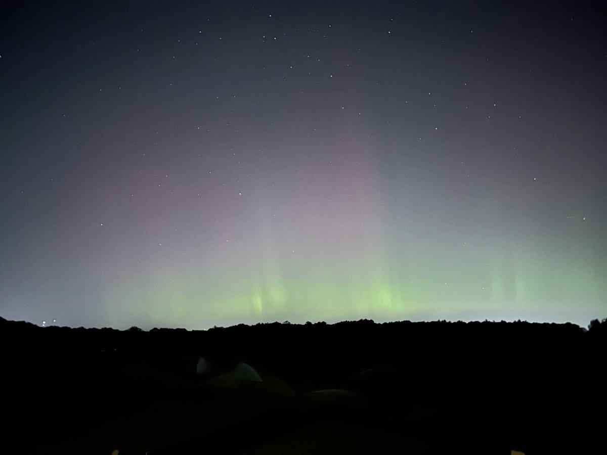 danbutler_55's tweet photo. Another #substorm 3:25am Cromwell CT northern lights visual green pillars https://t.co/13tcLmhxv1