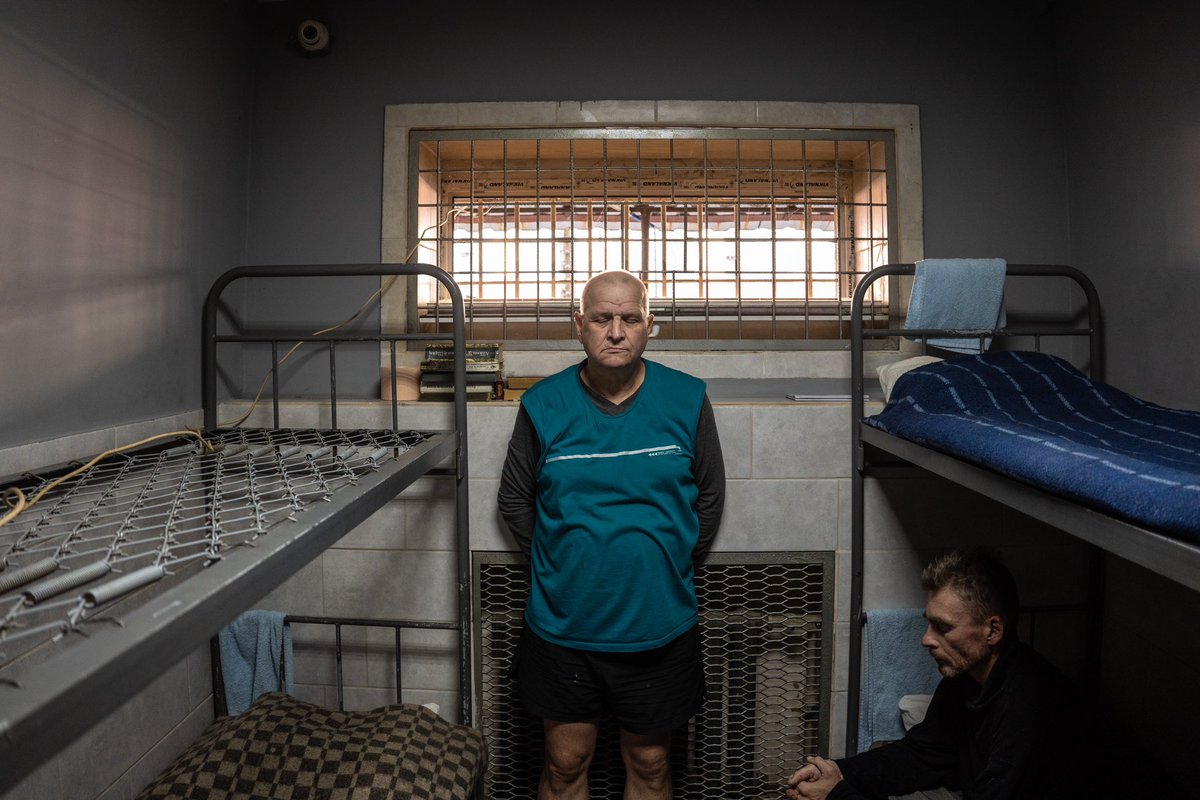 He visitado dos veces una cárcel de la frontera entre Rusia y Ucrania.

Allí están encerrados los prisioneros de guerra rusos capturados en Kursk.

Uno de esos días estuve una hora entrevistando a los cinco de la celda 7.