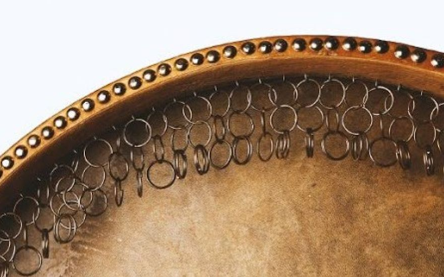 Farsicity_LMS's tweet photo. Dive into the rhythms of Persian music with a Persian frame drum (daf)!

Whether you’re just starting or refining your skills, learn how to master the frame drum. Check out our blog below for practice tips and more!

https://t.co/jVg5WojHcI

#persianmusic #musictips #daf https://t.co/DJYUKesxJE