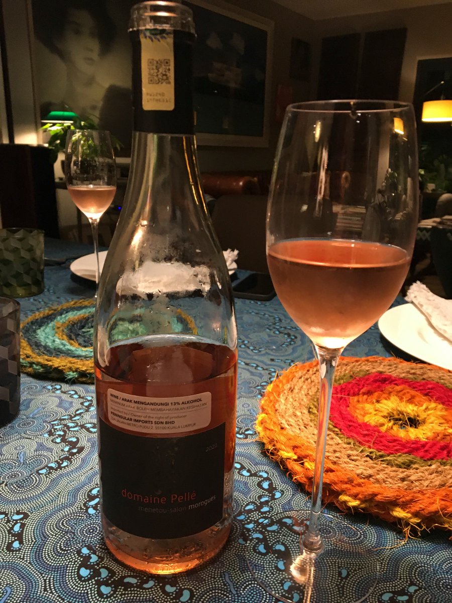 thewinetattoo's tweet photo. You never know what friends will serve for dinner in #KualaLumpur @pietrosd @CHARLIEWINES Homecooked #Thai dishes were perfectly paired with two sensational #wines from #Sancerre and #Menetou-Salon by top producers #DomaineVacheron and https://t.co/ZrkJCHOrG7 https://t.co/AhZKW4WVQe