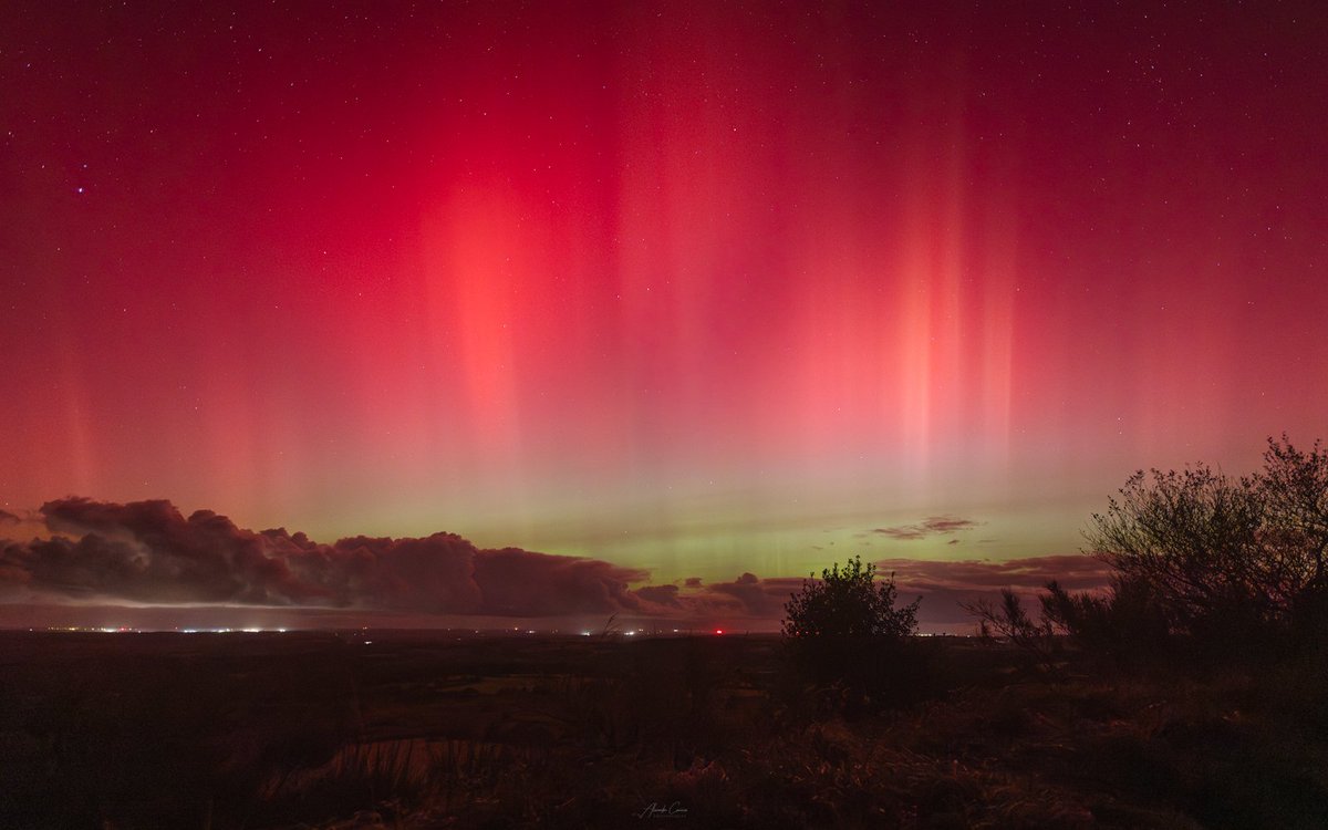 Aurores boréales au Mont Saint Michel de Brasparts
La nuit du 10 au 11 octobre 2024 fût mémorable avec ces magnifiques aurores boréales en Bretagne. 
#aurores #auroraboreale #auroraborealis #aurora #auroreboreale #northernlightsphotos #northernlight #northernlights #France2
#TF1