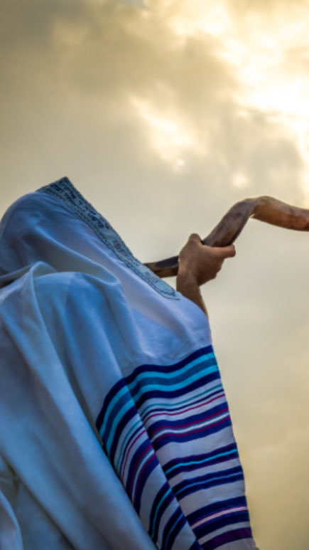 Alors que, dans quelques heures, va commencer le grand temps de recueillement et de jeûne, à l’occasion de #YomKippour, nous présentons tous nos vœux à nos amis #Juifs, nos pères dans la foi. Nous formulons, en particulier, ceux de paix et de fraternité