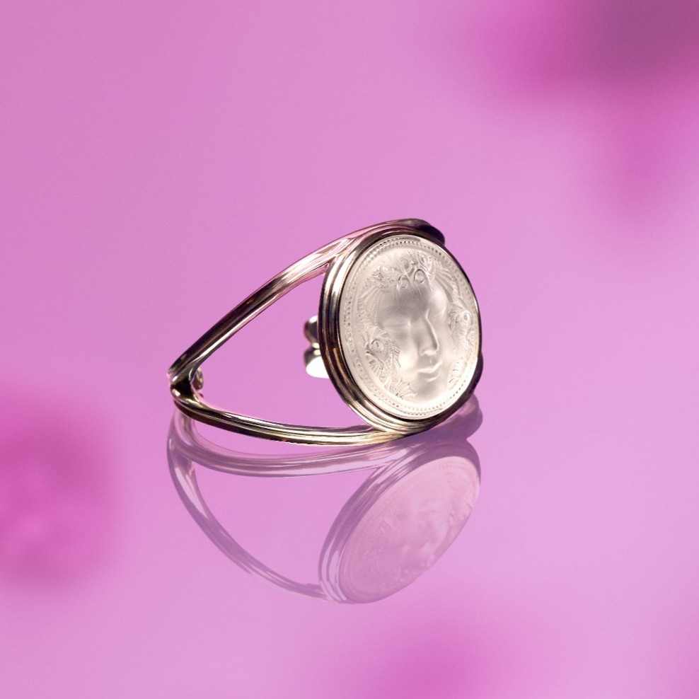 Inspired by nature and mythology, the Aréthuse cuff bracelet redefines luxury.

go.lalique.com/arethusesilver

#ArethuseSilver