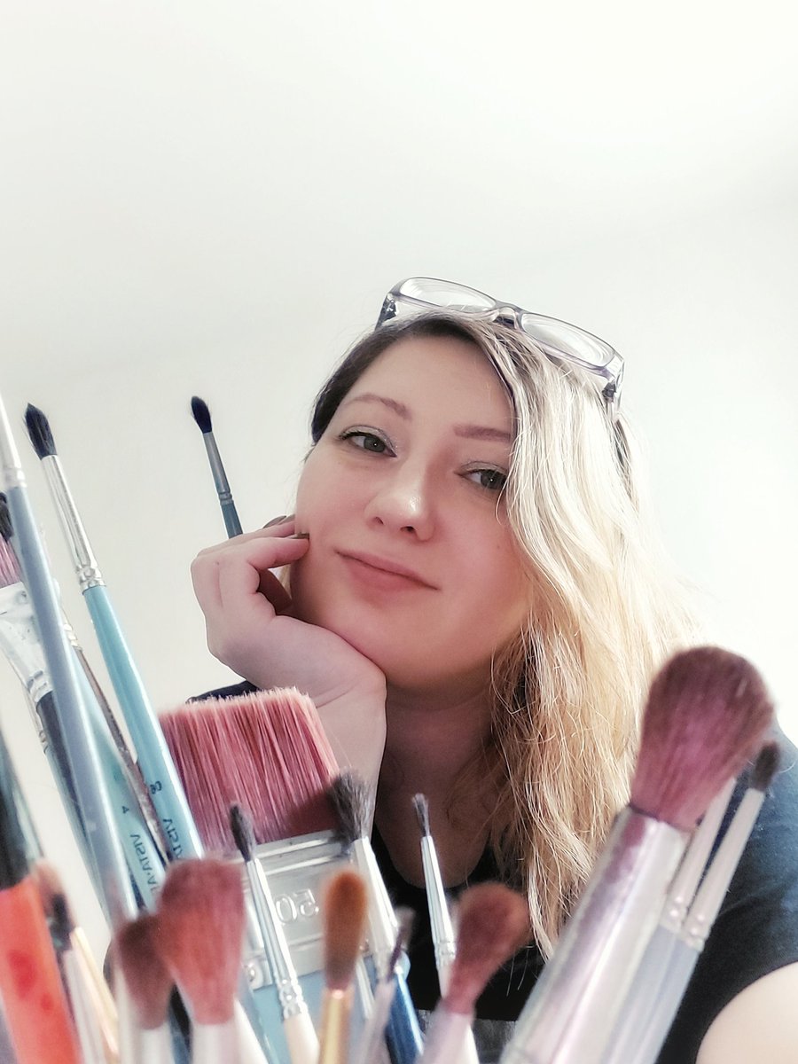 Hello 👋 
How are you?

My September was very nice and productive. Worked a lot for few commercial project as illustrator and designer. 

And to be honest, it was very comfortable without social media 😅

✨️ I hope your autumn is going well ✨️