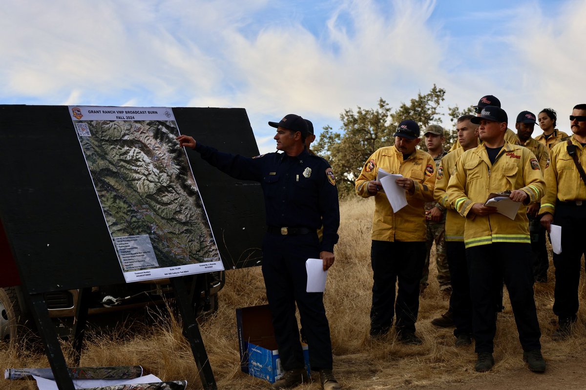 calfireSCU's tweet photo. As of 2:30pm, 10/10/24, day 2 of the #GrantRanchVMP is complete after burning 325 acres.
Thank you @SCCParks for working alongside us to make efforts in fuels reductions & to @sccfiredept, @AlamedaCoFire, & #SVVFD for your amazing assistance.
#CALFIRESCU #FirePrevention https://t.co/kFUoyLw7WX