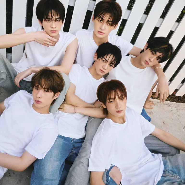 ❗❗❗

Pledis confirmed that <a href="/TWS_PLEDIS/">TWS</a> is set to make their comeback this November.

Read article below for more info:
tvdaily.co.kr/read.php3?aid=…

#투어스 #TWS