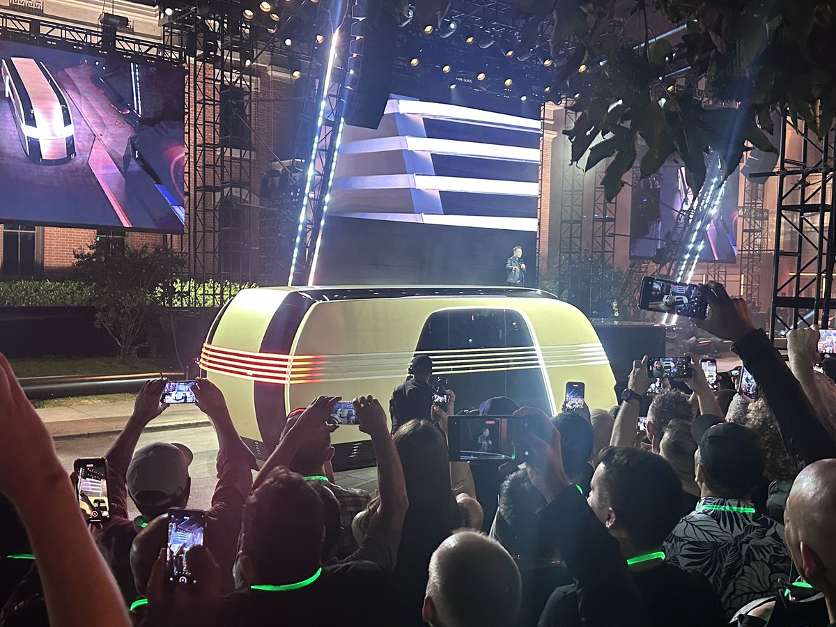 greggertruck's tweet image. This is the @Tesla Robovan 🤖