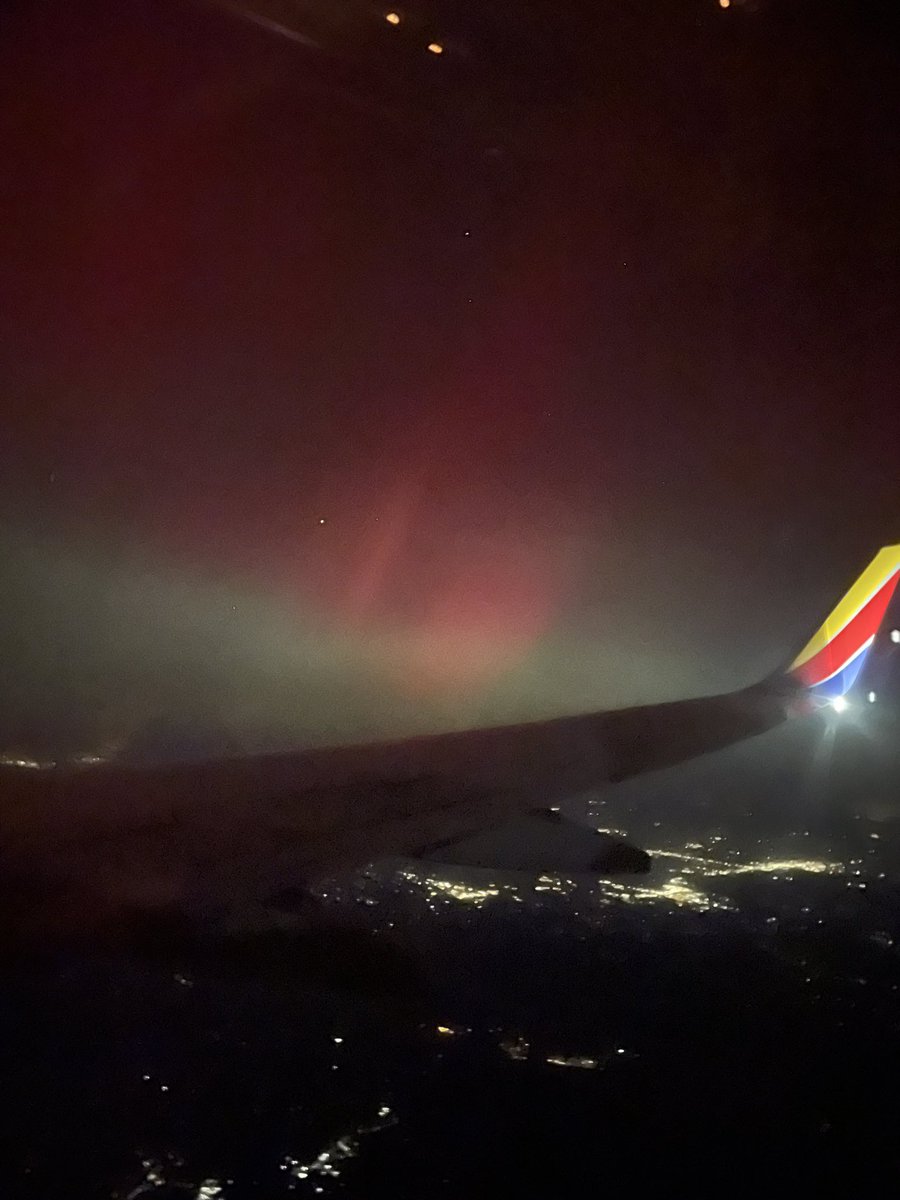 jamerond's tweet photo. Thanks @SouthwestAir for the great light show! https://t.co/pTVJKfRtl6