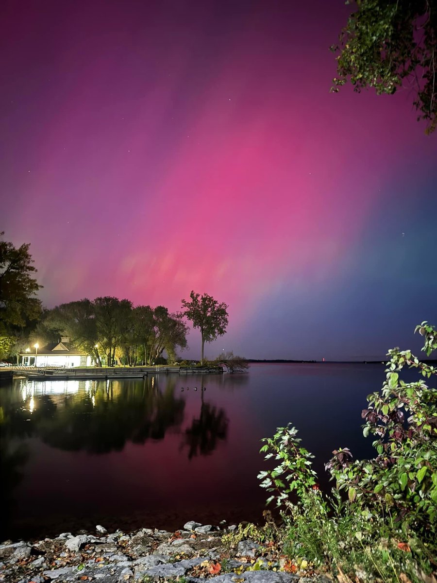 Qaddoura10's tweet image. Absolutely surreal nature’s most beautiful light show. 🌌✨   
#AuroraMagic #northernlights