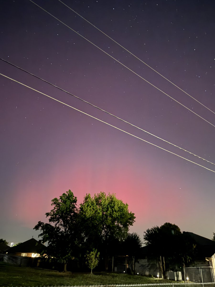 1984cindy's tweet photo. @wfaaweather Northern lights in Granbury https://t.co/w2lCVI7Xiw