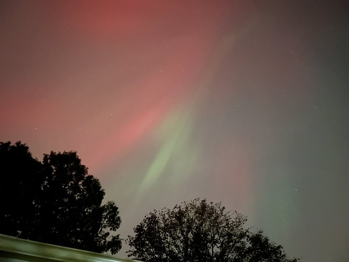 YjanGordon's tweet photo. Quite the light show in Madison this evening https://t.co/ubxx6qs5Xr