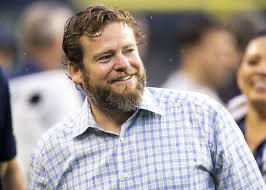 CASGoCrazy's tweet photo. John Schneider in the last few years: 

Ignored improving the interior O-Line completely. 

Paid Dremont Jones 55 million dollars

Didn’t re-sign Jordyn Brooks 

Paid two HORRIBLE stop gap LBs instead

Why does this man not get any criticism ? https://t.co/9ck0nSXQr5