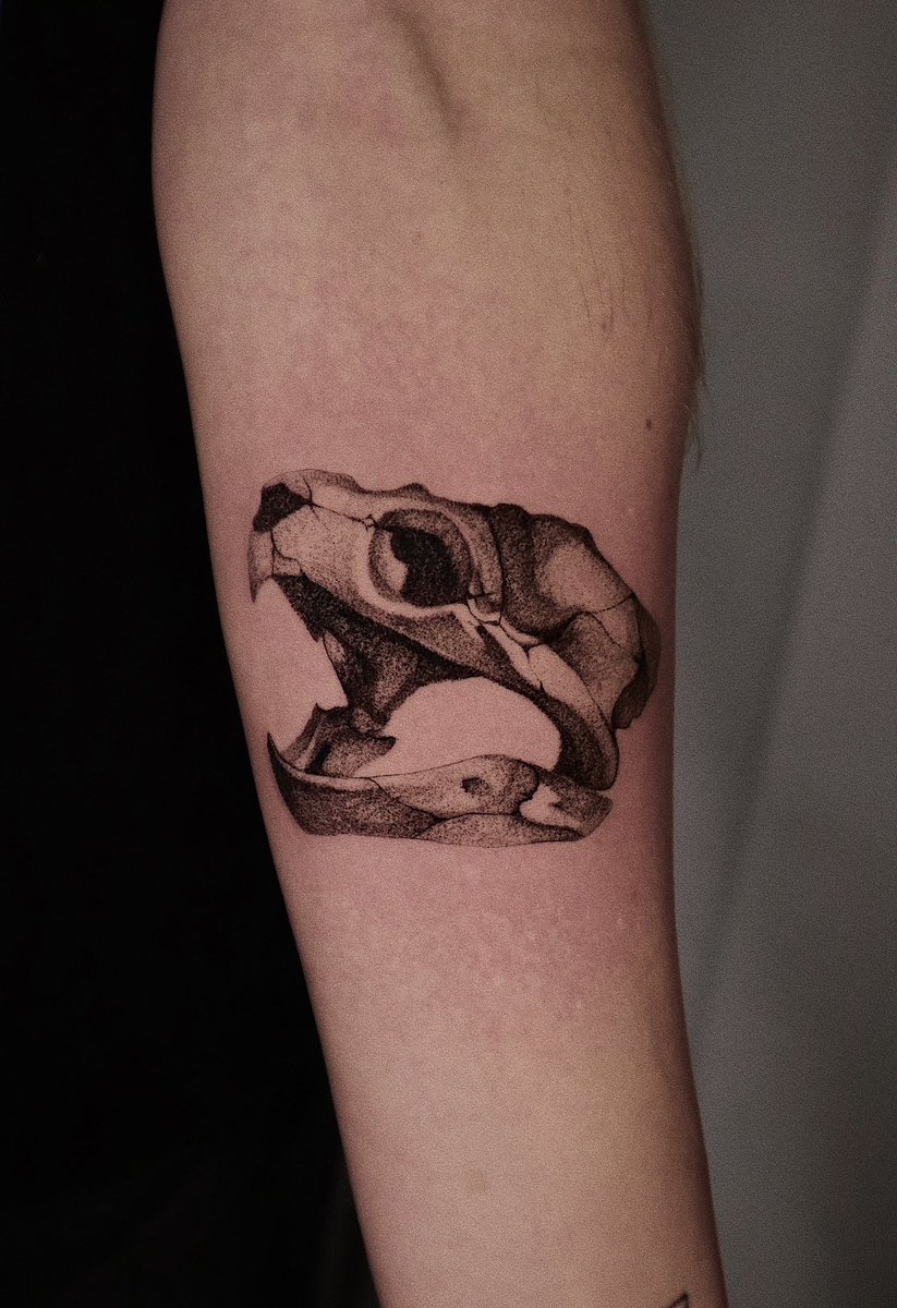 connormoonart's tweet photo. Im really proud of this piece! This guy was a walk in and was literally the nicest human ever! But I also feel like I popped off on this piece low key lol https://t.co/pQndz6pAwj