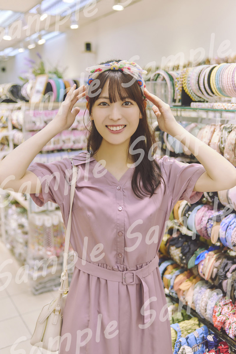 乃木坂46 いたずらな風 岩本蓮加 直筆サイン入り抽選パネル 乃木坂46 3期生 岩本蓮加 写真集 いたずらな風 直筆サイン入り