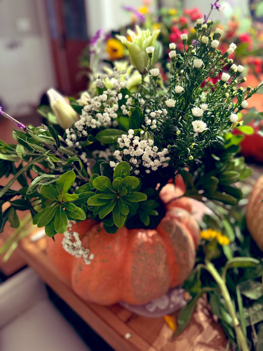 melanietc's tweet image. So grateful for the talented &amp;amp; creative @KMcKay_Designs who helped me create this fun @cadredc ladies night designing fall floral arrangements. 🎃💐 Love you, sister. 🫶🏻✨ #unnetworking #havemorefun