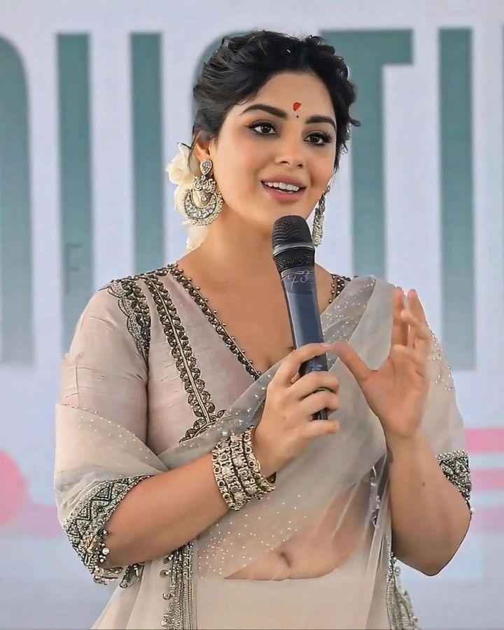 GZlIcYUWEAMLUlf?format=jpg&name=900x900