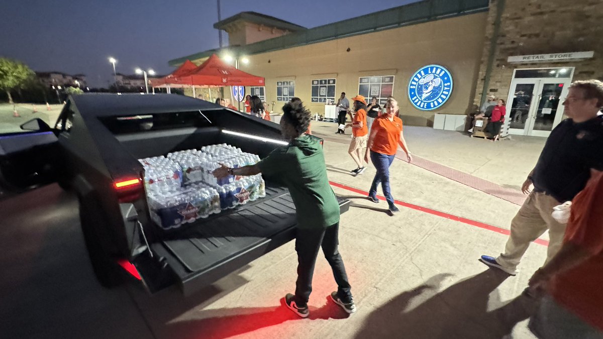The Astros Foundation and Cotton Holdings hurricane relief drives in the Greater Houston area to support those affected by Hurricane Helene and Hurricane Milton. 400 bottles dropped off. 

#payitforward
#HurricaneHelene
#hurricanemilton 
#Cybertruck 
#ASTRO 
#Astrofoundation
