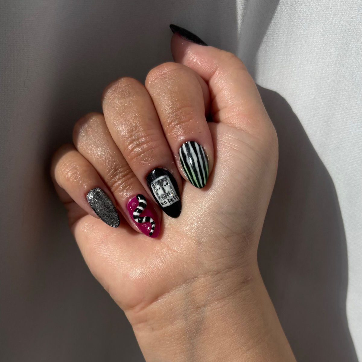 Beetlejuice Beetlejuice 👻

#nails #nailtech #halloweennails