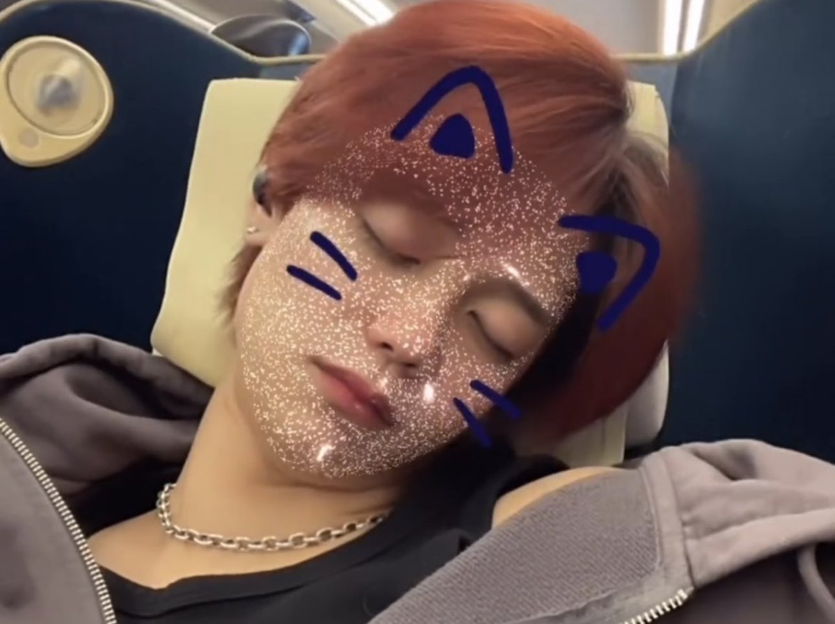 京介の寝てる時のお口の形が赤ちゃんの頃から変わってなくてかわいすぎ