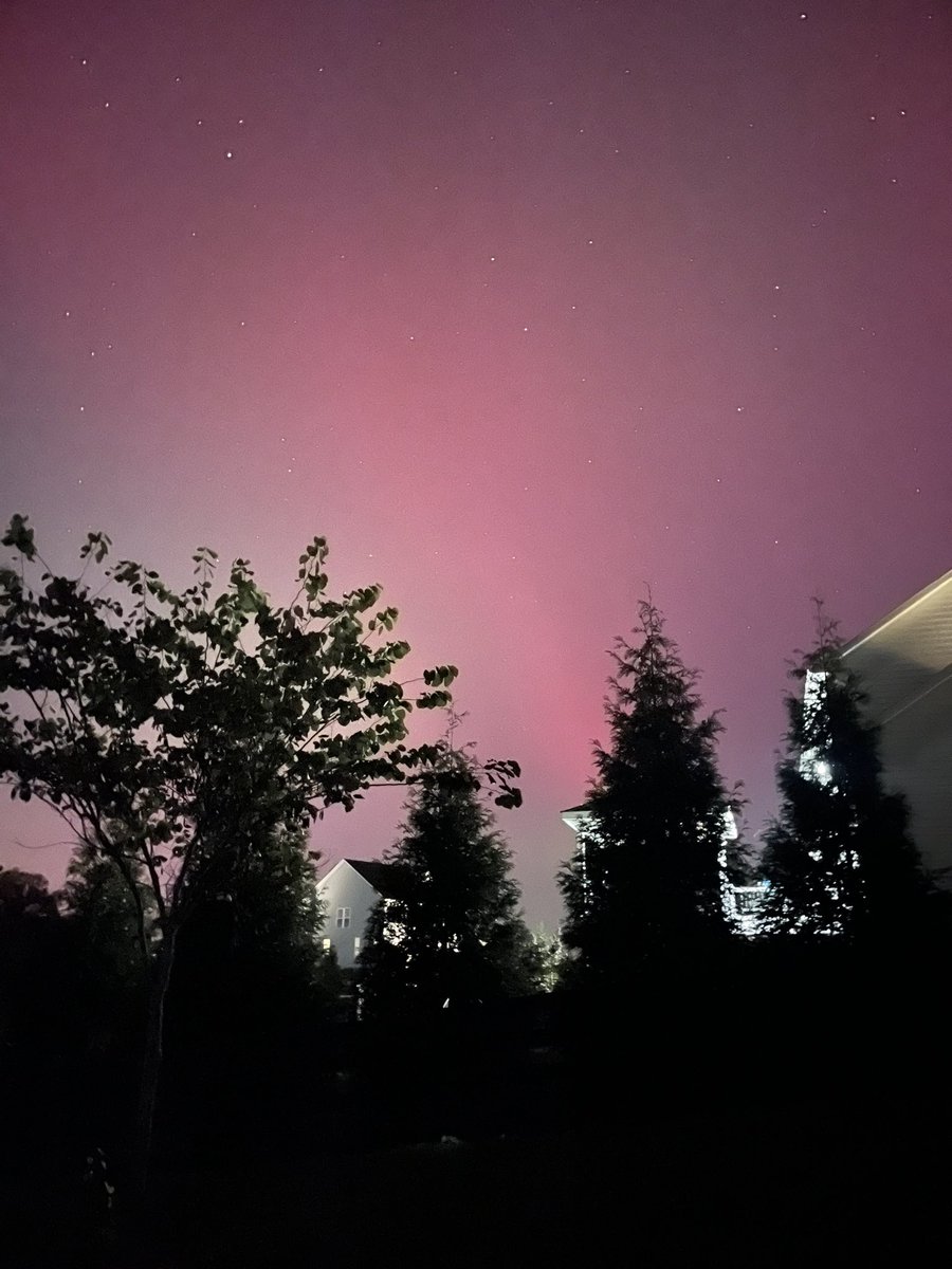 Auroras in Dickerson Maryland. . <a href="/nbcwashington/">NBC4 Washington</a> <a href="/ChuckBell4/">Chuck Bell</a> #AuroraBorealis #maryland #nofilter