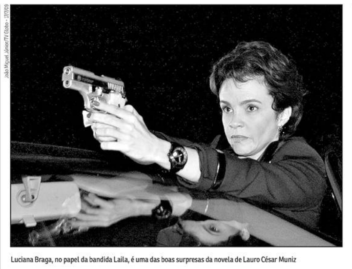 Essa crítica analisando a novela Poder Paralelo, da Record, elogiando o texto e alguns nomes do elenco, mas ressaltando que a escrita ousada acabou virando um problema pra novela, principalmente quando ela precisou mudar de horário. (Correio Braziliense, 06/10/2009)