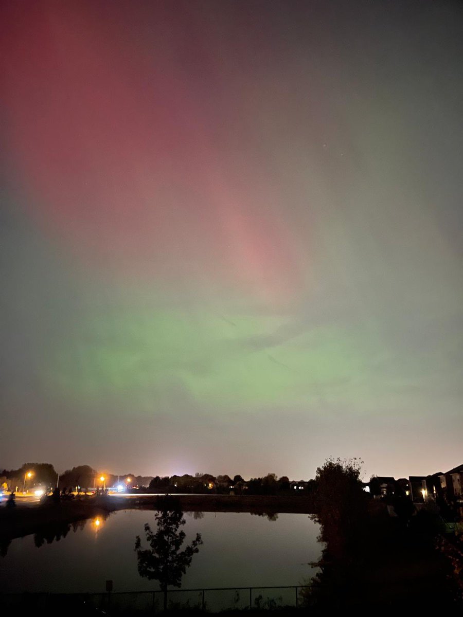Aurora right overhead in Twin Cities! Spectacular show❤️🎶. #northernlights #AurorBorealis #auroramn #minnesota
